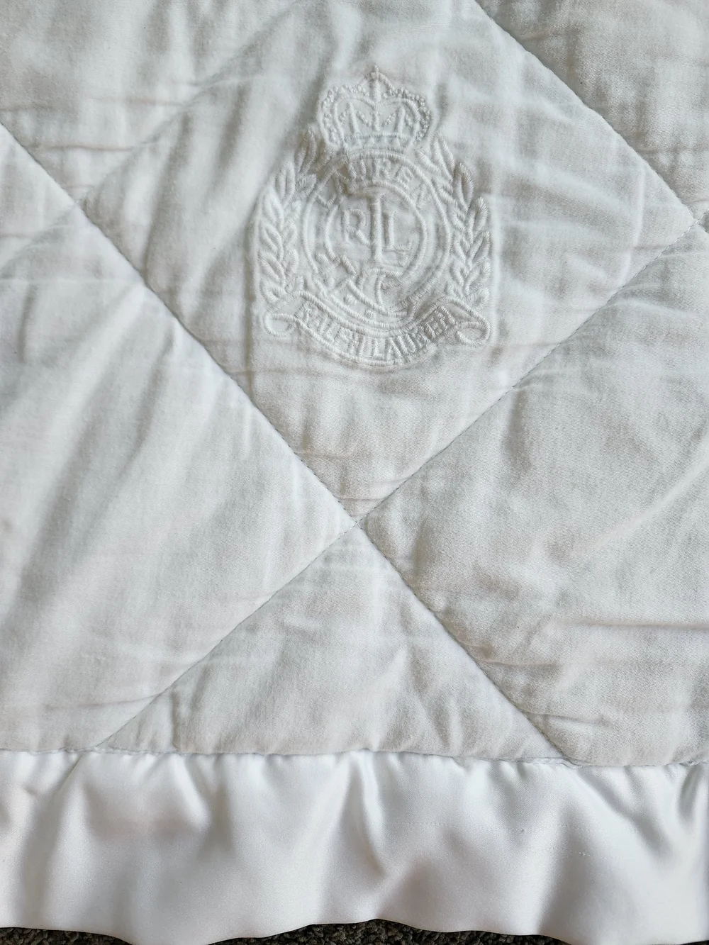 Ralph Lauren Home White Quilted Down Alternative Blanket Full Crest